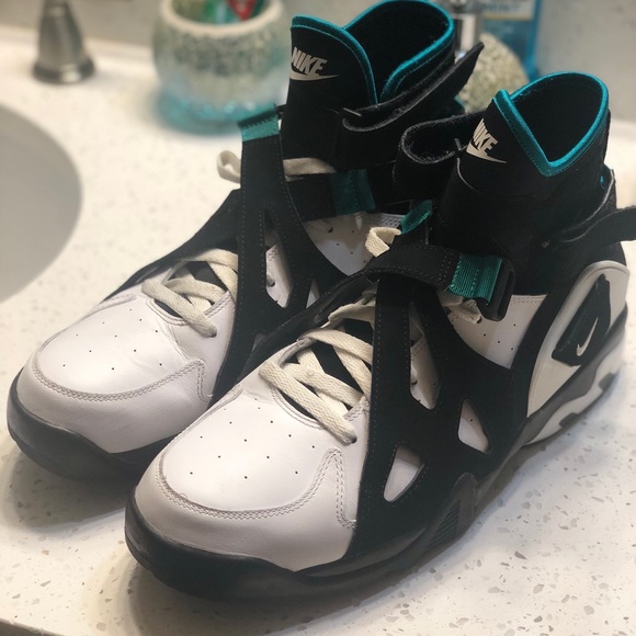 Nike Cross Trainers! 🤩 EXCELLENT CONDITION - Picture 2 of 5